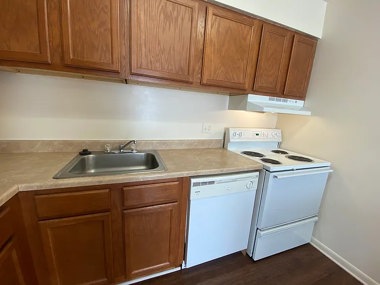 Huntingwood Apartments — Photo 36