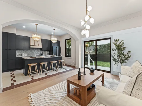 83 Liberty Place image 13 of 39