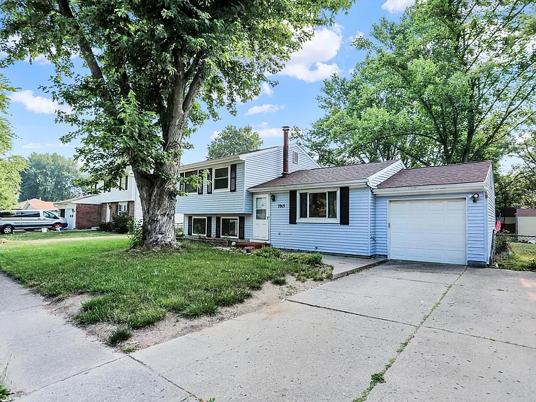 7915 Broadview Dr — Photo 2