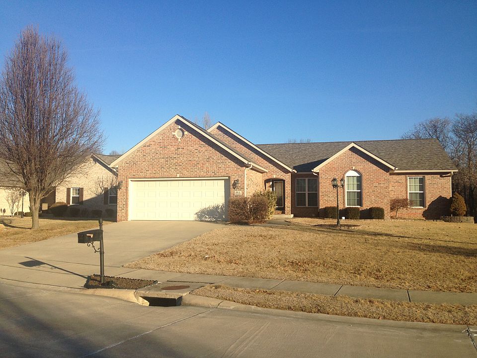 1st image of 1112 Oak Ln