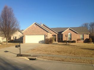 1112 Oak Ln, Maryville, IL