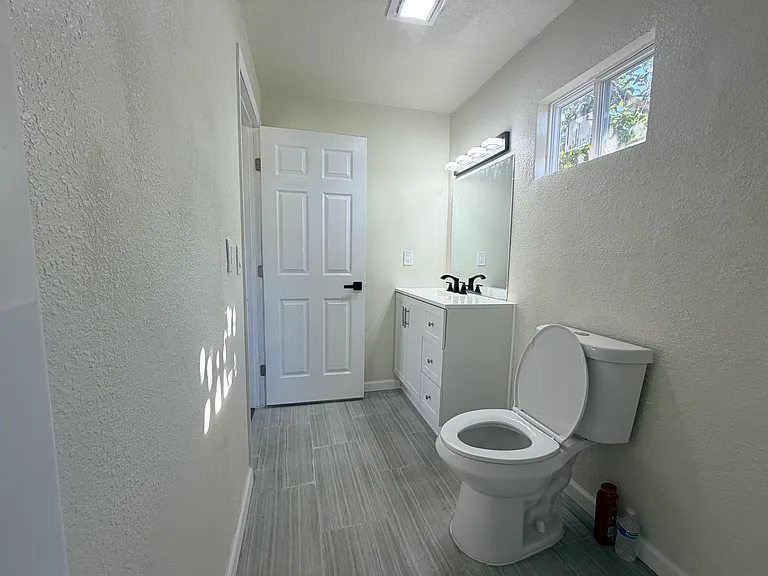 450 Shilling Ave — Photo 8