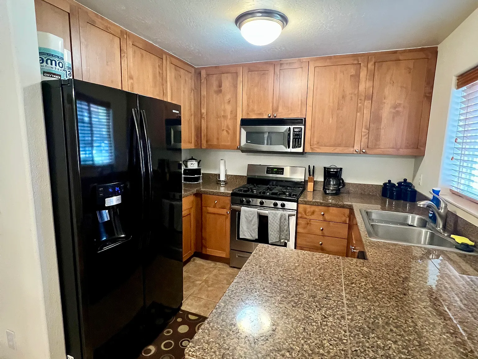 422 W Village Ln — Photo 2