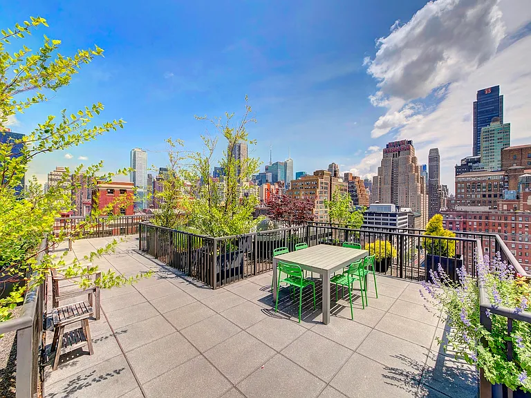 430 W 34th St #16F — Photo 9