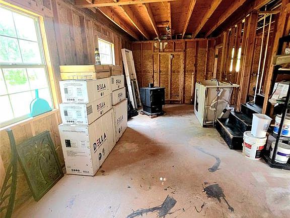 4th image of 18120 Oakhill Dr