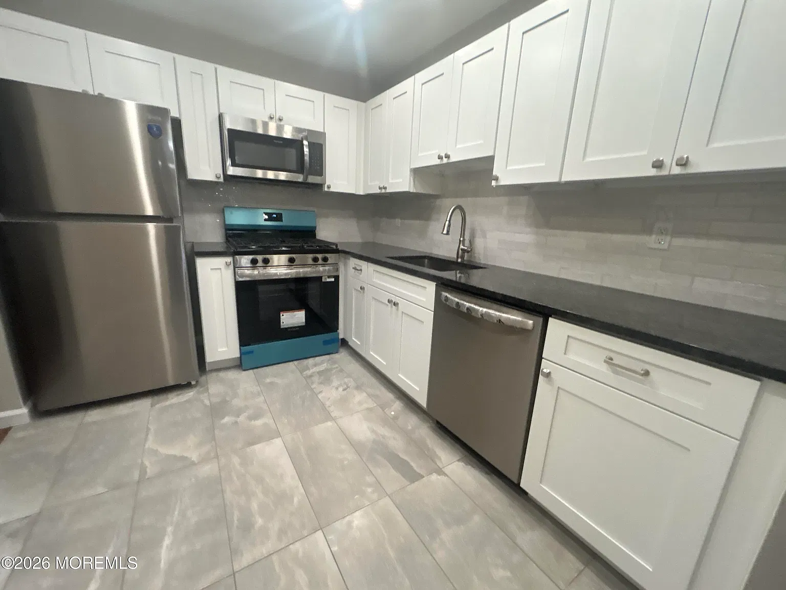 2 bed, 1033 sqft, $2,400 — Photo 1
