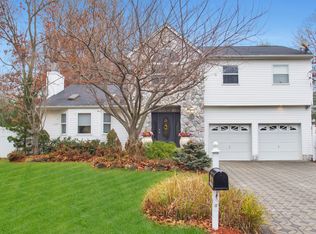 3 Wagner Ln, Lake Grove, NY 11755