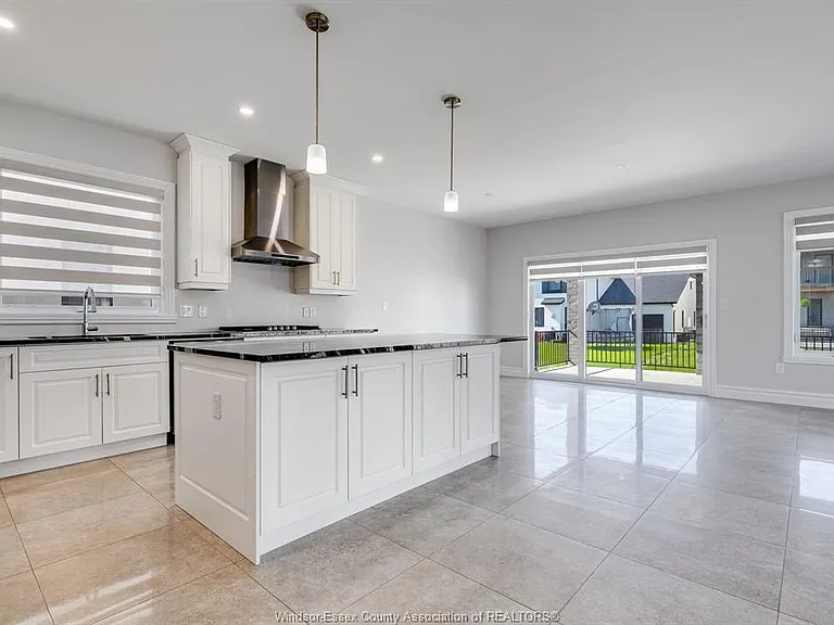 210 Cowan Ct — Photo 3