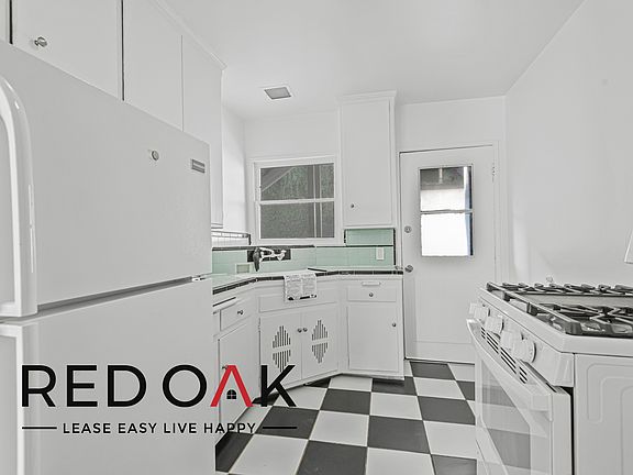 4th image of 1115 N Doheny Dr APT B