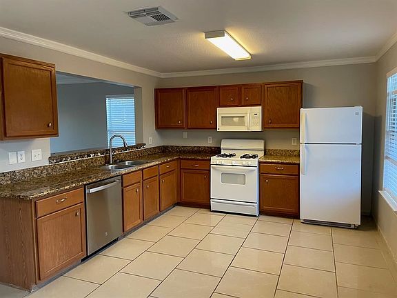 3rd image of 7619 Greenwood Point Dr
