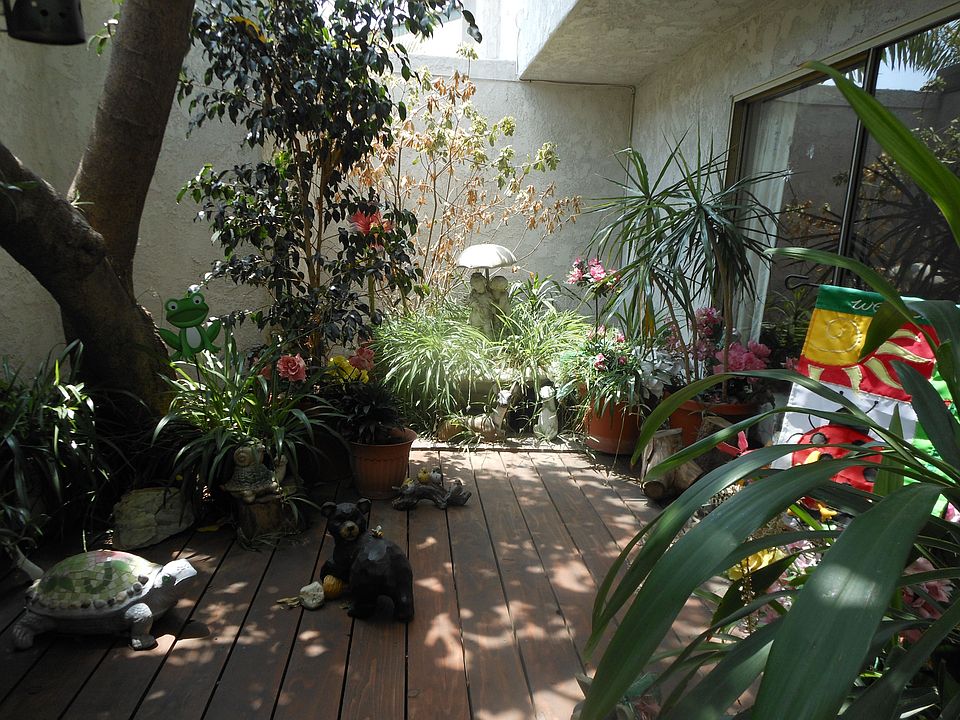 1st image of 5263 Village Circle Dr