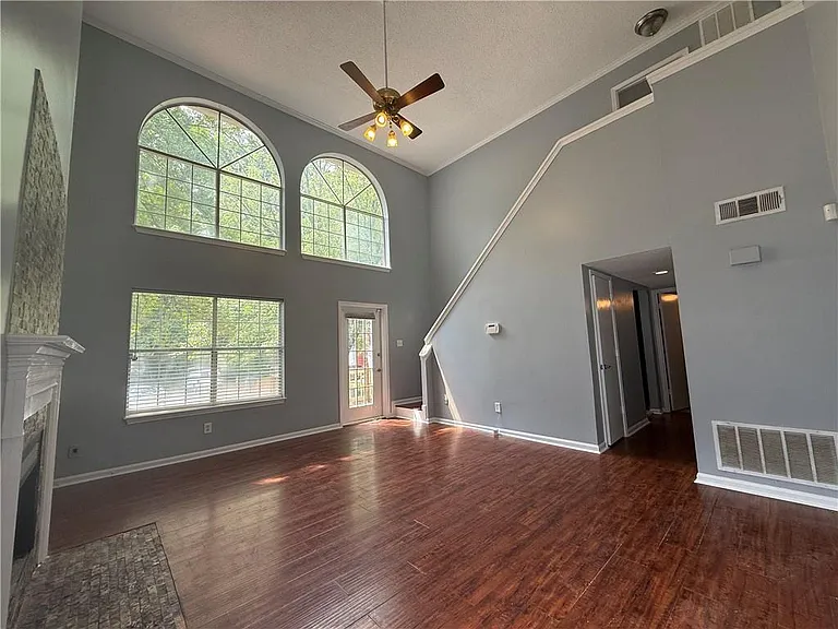 1024 Wiltshire Way — Photo 3
