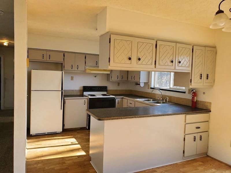 1st image of 615 Angela Dr