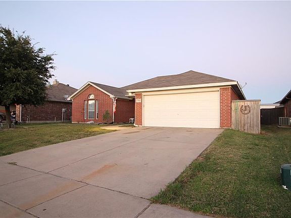 3rd image of 702 Lakeview Dr