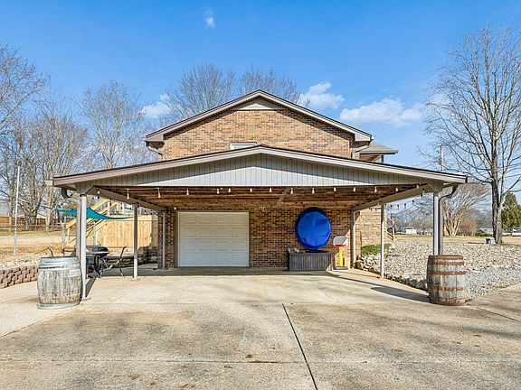 5th image of 208 Bailey Collins Dr
