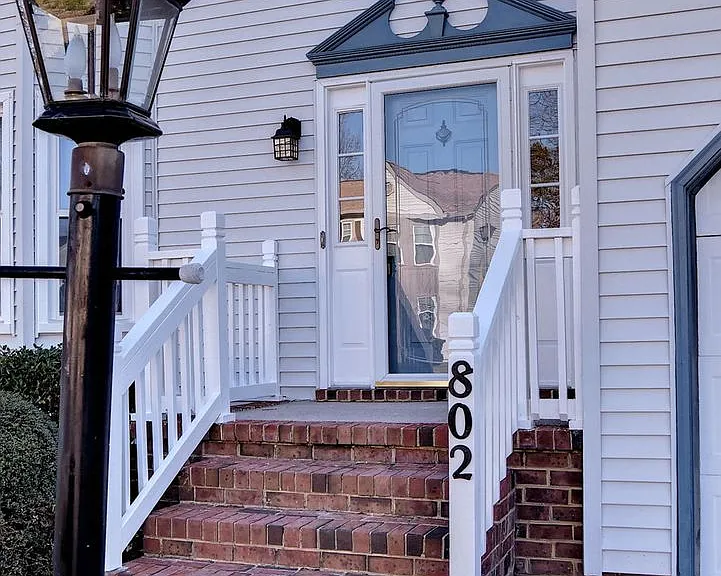 802 Marquette Ct — Photo 3