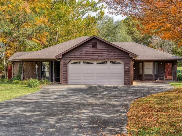 1105 Saskatoon Ln, Lewisville, NC 27023