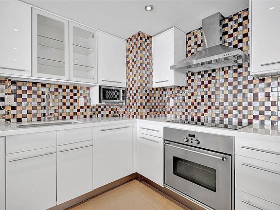 4th image of 11111 Biscayne Blvd #305