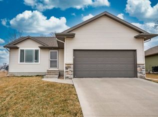 5806 Ruhd St SW, Cedar Rapids, IA 52404