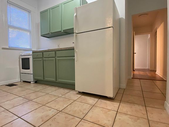 5th image of 214 S Cedar Ave APT 2
