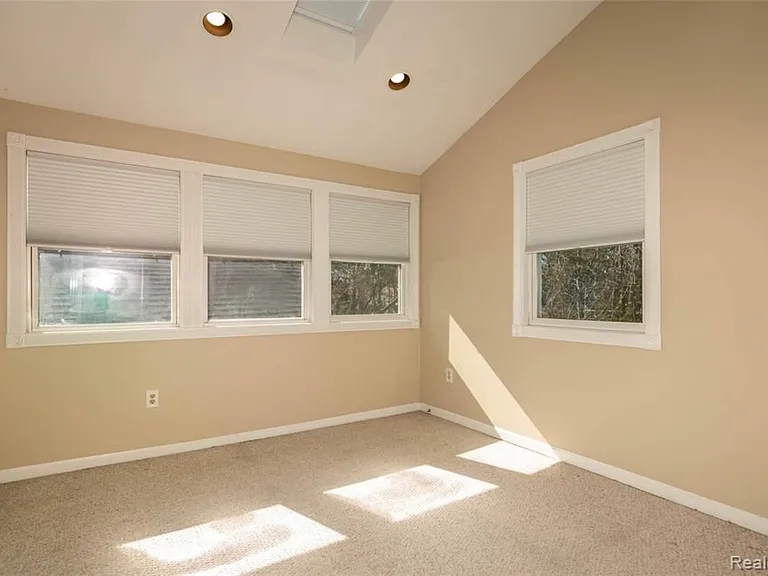 118 S Laurel St — Photo 19