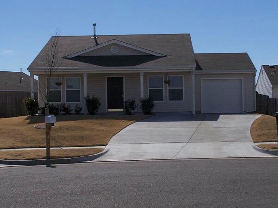 1st image of 404 Dayflower Ln