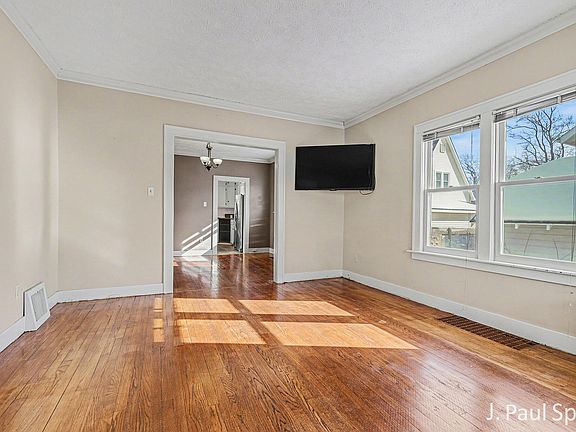 3rd image of 55 S Park St