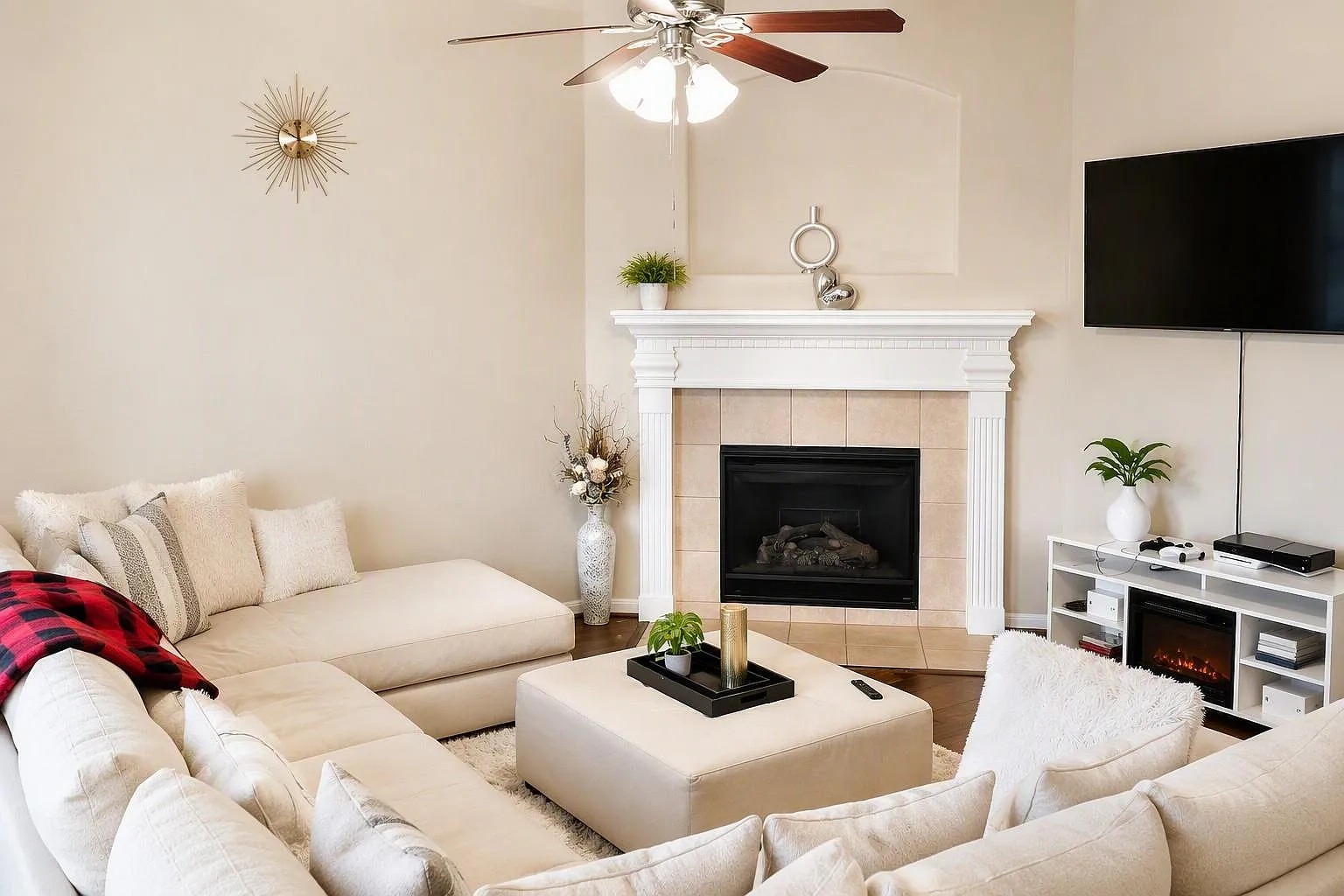 3 bed, 2.5 bath, 2441 sqft, $2,450 — Photo 4