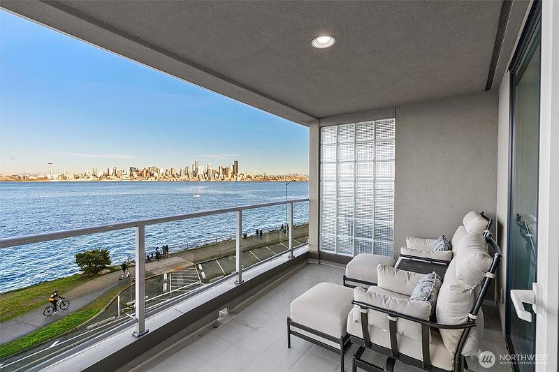 2nd image of 1005 Harbor Avenue SW #400