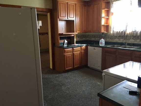 4th image of 635 Vollmer St