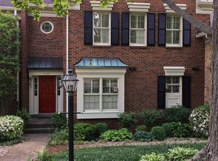 1322 Navajo Ct, Indian Hills, KY 40207