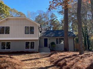 564 Horseshoe Cir, Lilburn, GA 30047