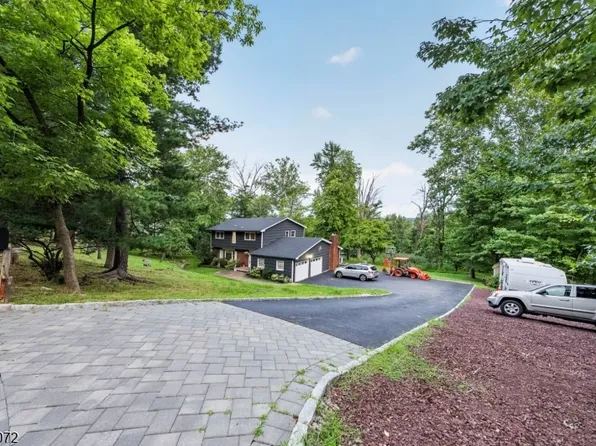 57 Longview Dr, Green Brook Twp., NJ 08812