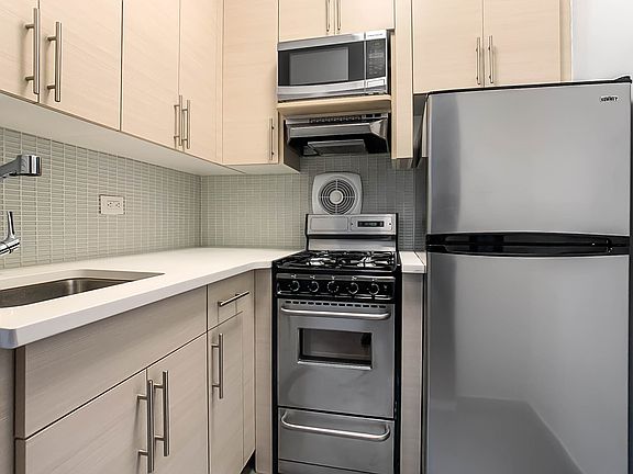 3rd image of 4 Park Ave APT 9M