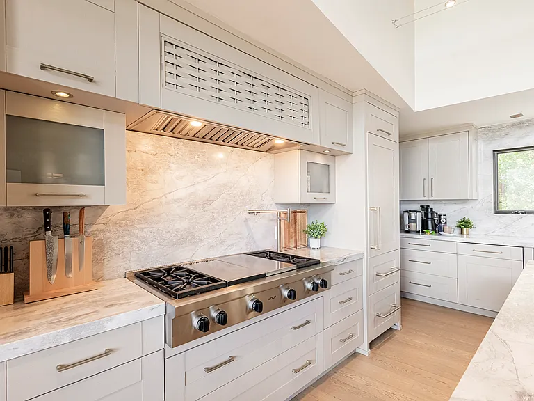 Aerie Dr — Photo 9