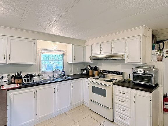 4th image of 3115 Carnegie Dr