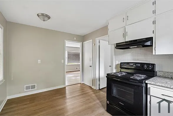 2616 Wood Dr NE — Photo 16
