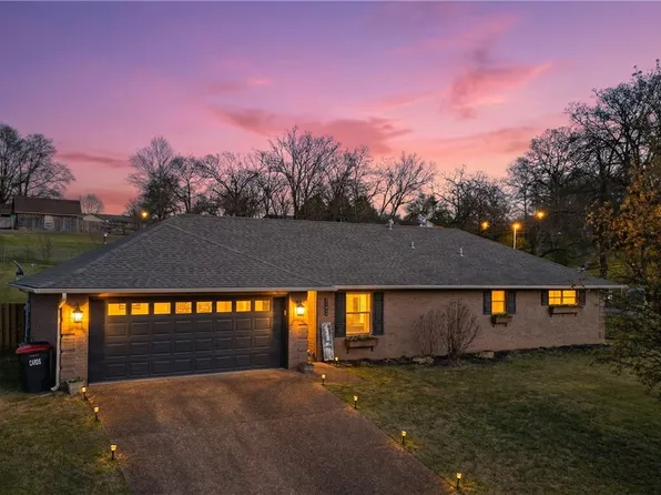 1102 N 8th St, Van Buren, AR 72956