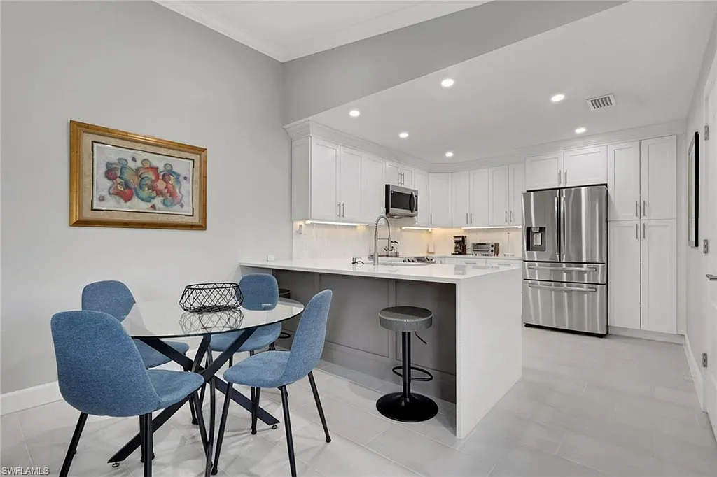 2 bed, 2.0 bath, 1008 sqft, $2,200 — Photo 1