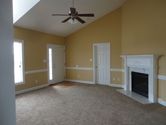 4th image of 115 Collingbourne Ct
