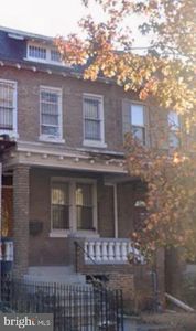 246 10th St SE, Washington, DC, 20003