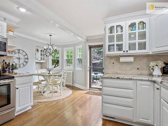 5th image of 629 W 70th St