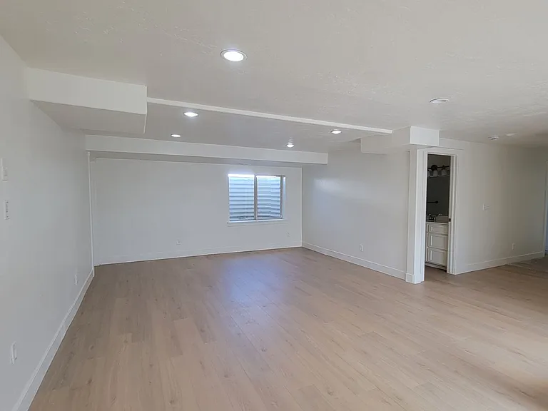 1652 W Brooke St — Photo 21
