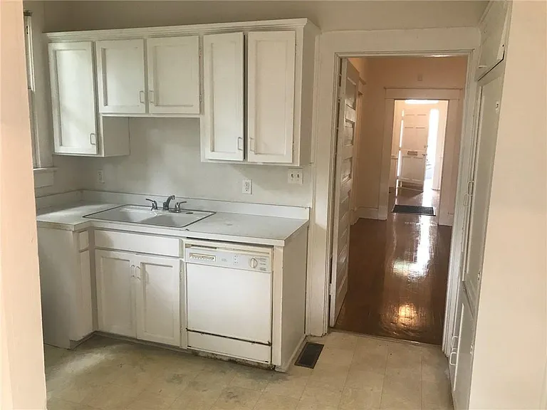 855 Savannah St — Photo 18
