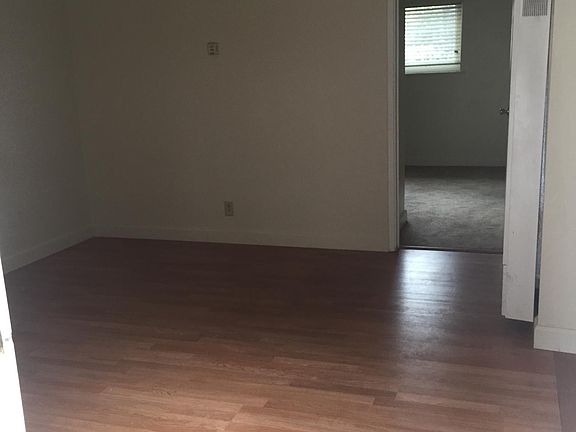 2nd image of 3060 Moorpark Ave APT 1