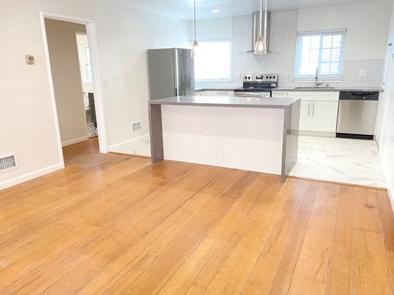 2125 Santa Clara Ave #C — Photo 5