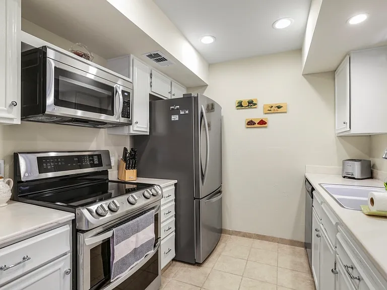 1050 E Ramon Rd #0 — Photo 8