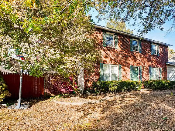 3rd image of 4992 Brewster Dr