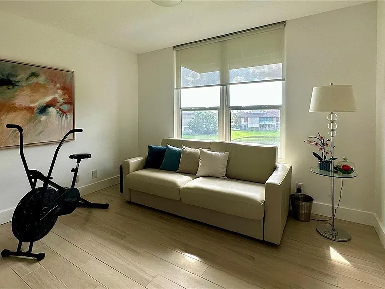 7582 Regency Lake Dr — Photo 16