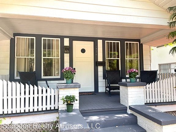 3rd image of 1526 Oak St